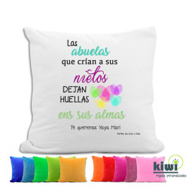 COJÍN FELPA HUELLAS